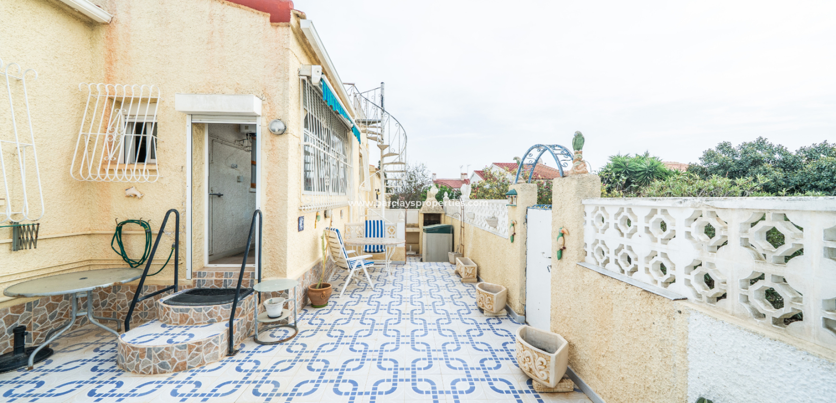 Resale - Freistendhe Villa - Urb. La Marina