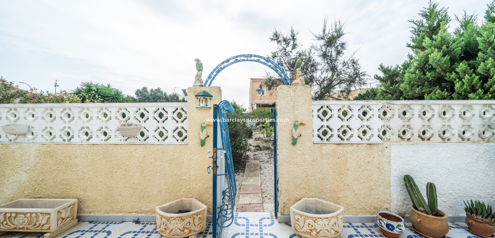 Resale - Freistendhe Villa - Urb. La Marina