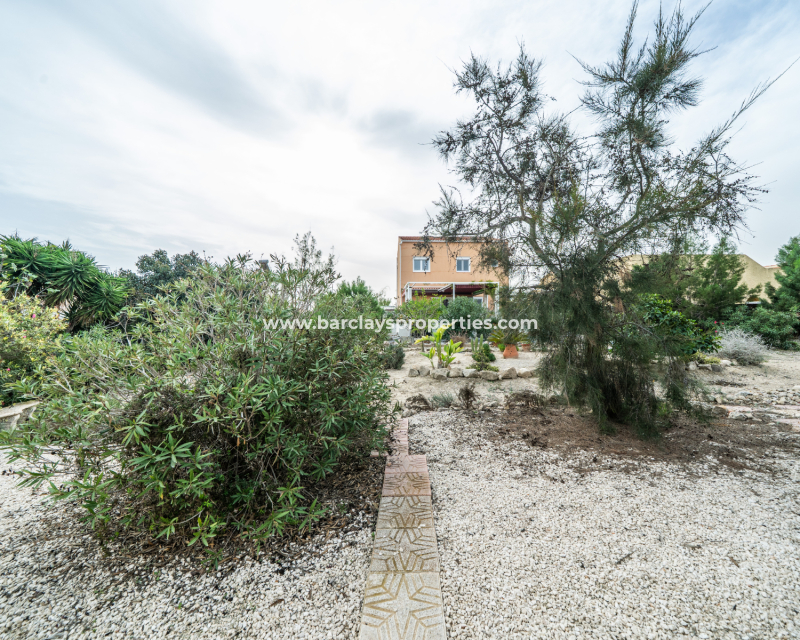 Resale - Freistendhe Villa - Urb. La Marina