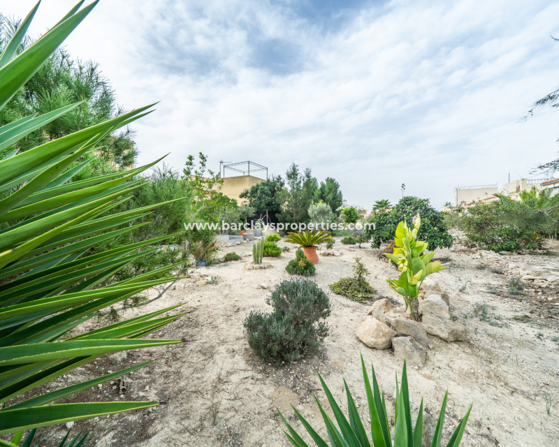 Resale - Freistendhe Villa - Urb. La Marina