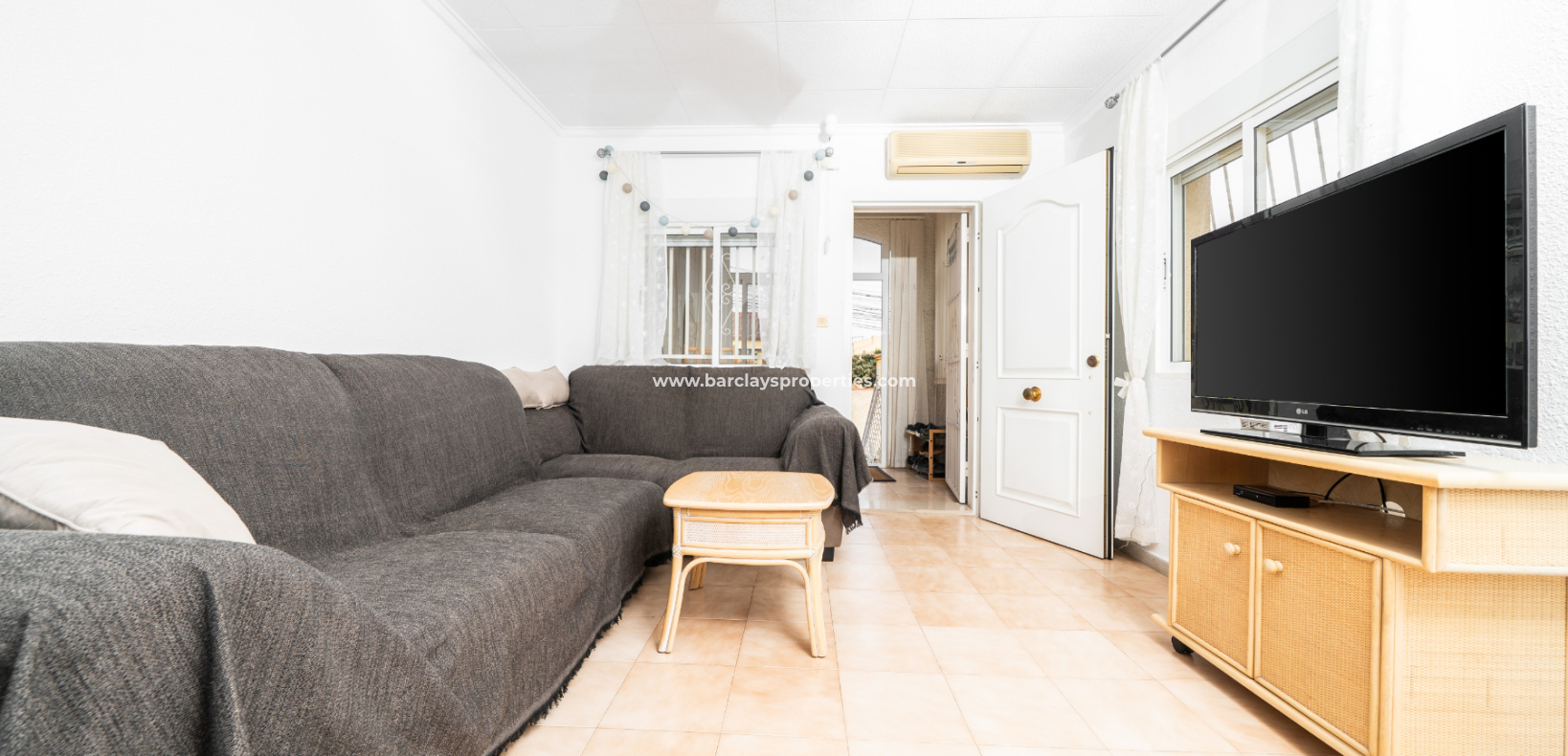 Resale - Freistendhe Villa - Urb. La Marina