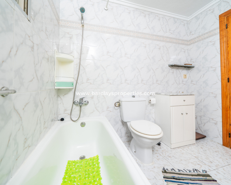 Resale - Freistendhe Villa - Urb. La Marina