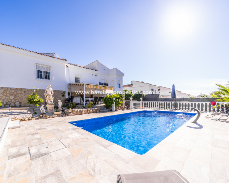 Resale - Freistendhe Villa - Urb. La Marina