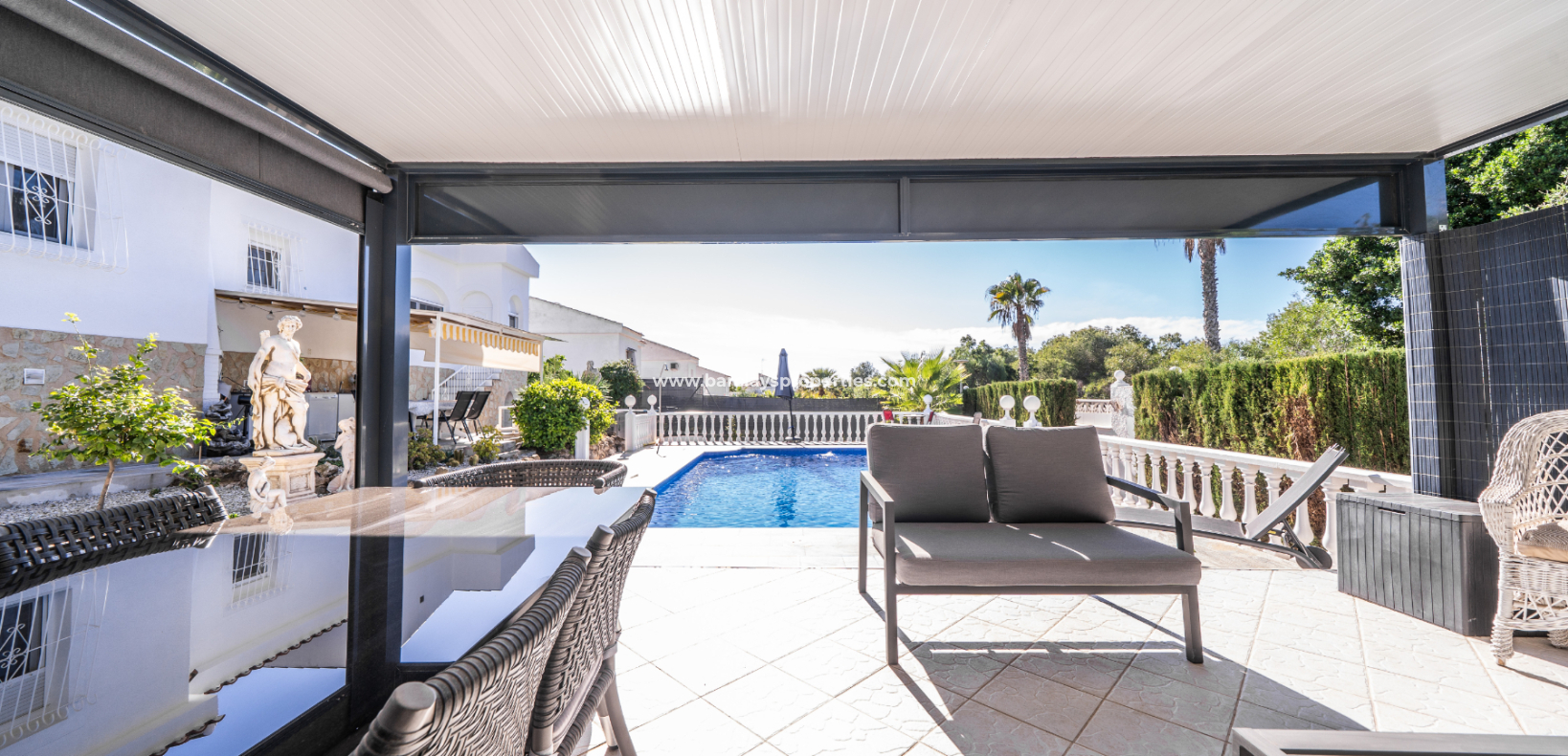 Resale - Freistendhe Villa - Urb. La Marina