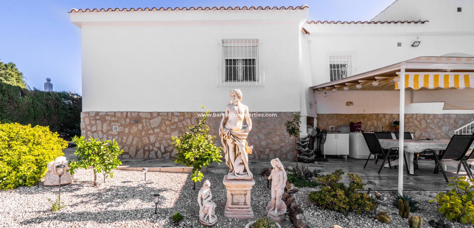 Resale - Freistendhe Villa - Urb. La Marina