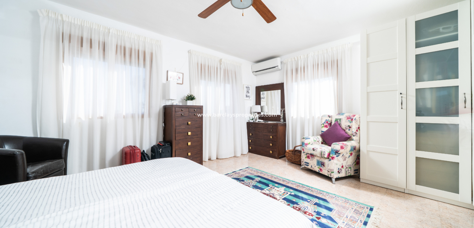 Resale - Freistendhe Villa - Urb. La Marina