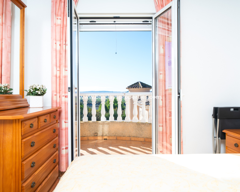 Resale - Freistendhe Villa - Urb. La Marina