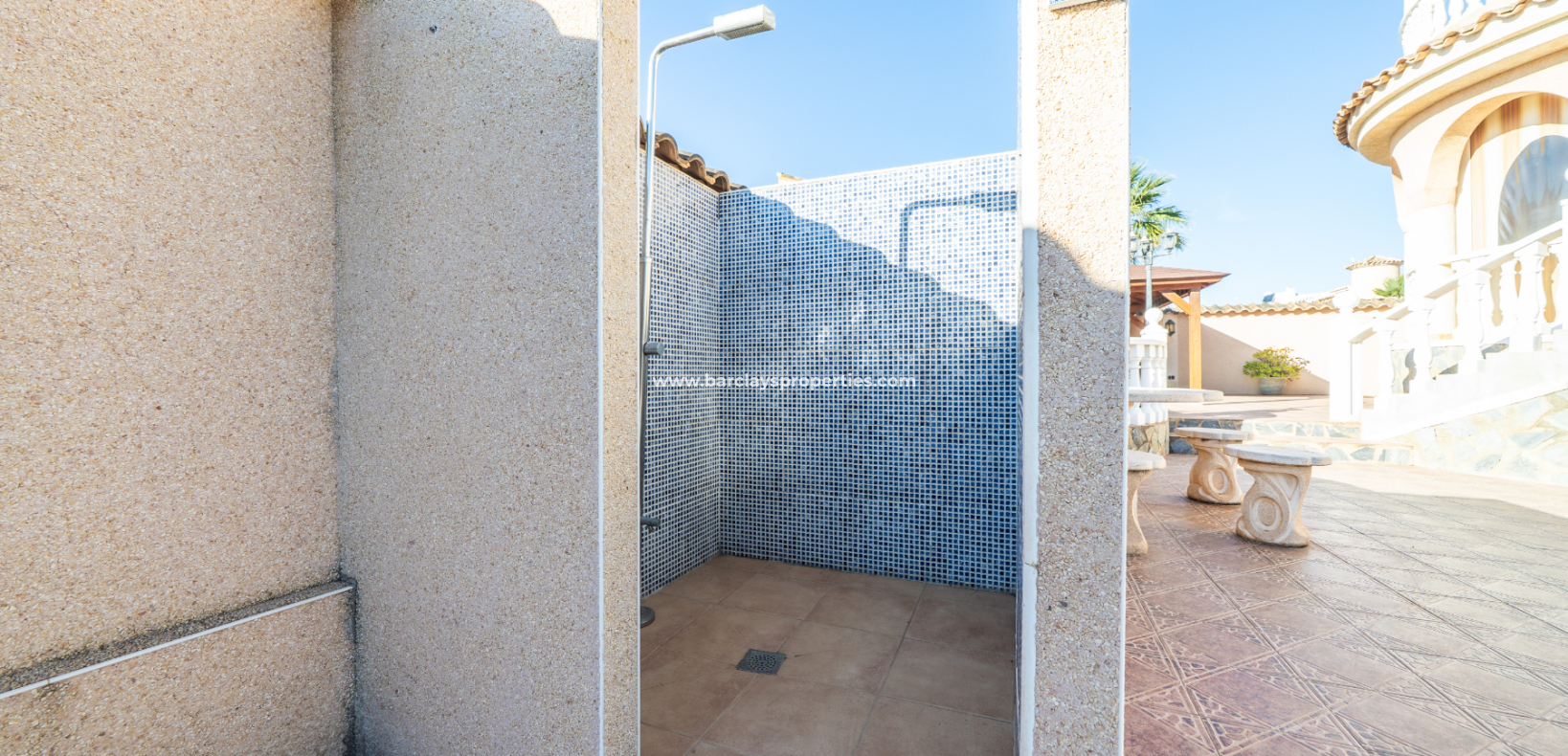 Resale - Freistendhe Villa - Urb. La Marina