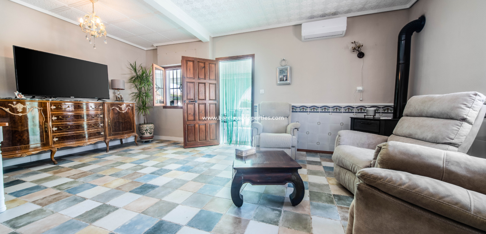 Resale - Freistendhe Villa - Urb. La Marina