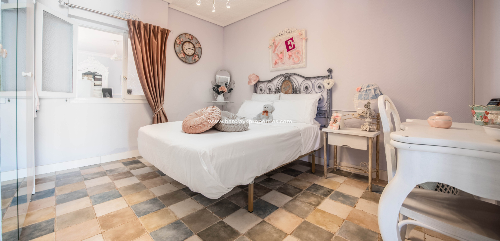 Resale - Freistendhe Villa - Urb. La Marina