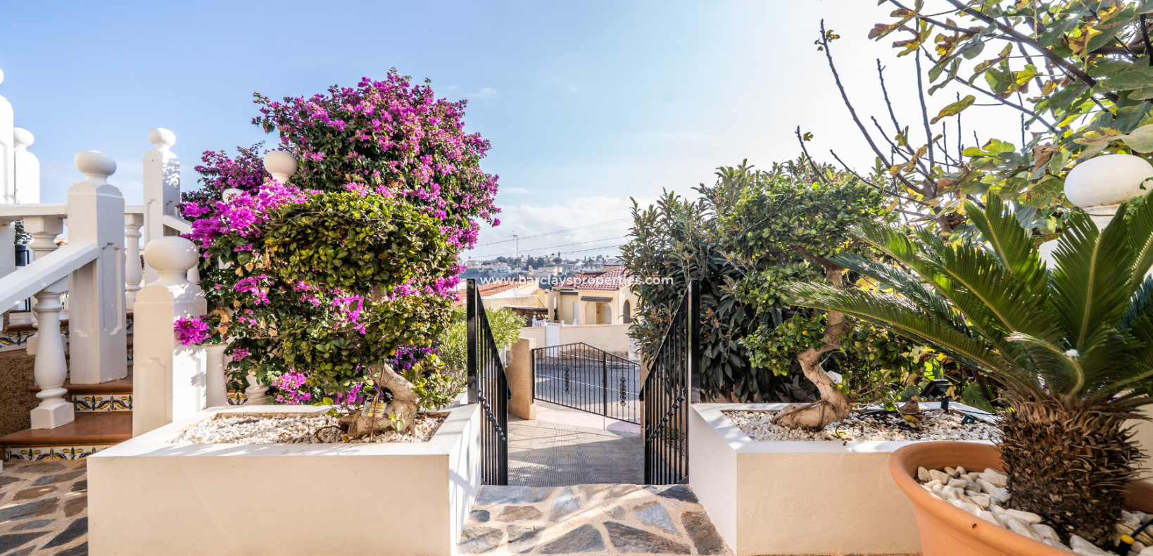 Resale - Freistendhe Villa - Urb. La Marina