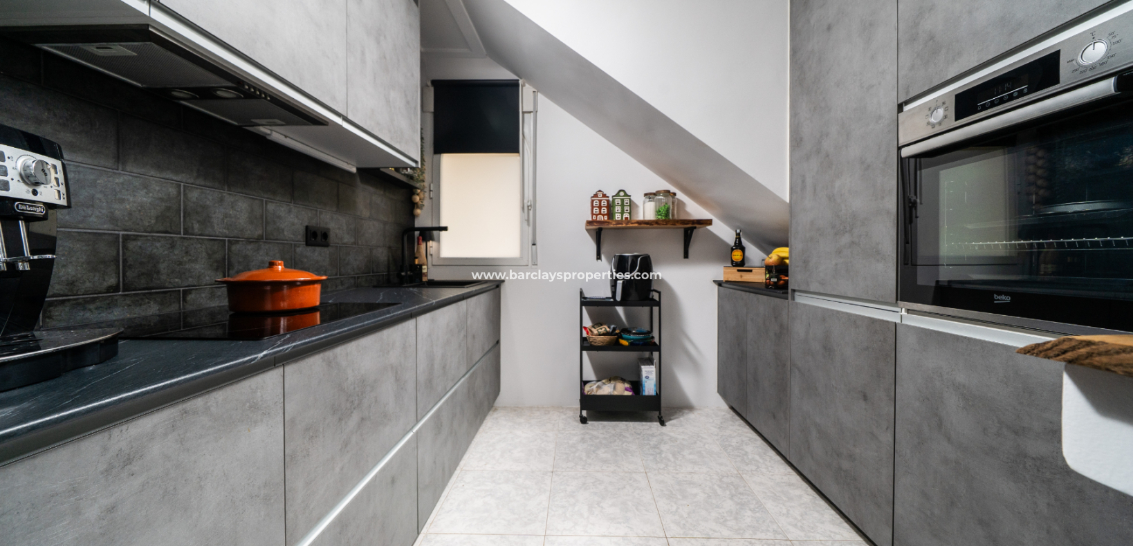 Resale - Freistendhe Villa - Urb. La Marina