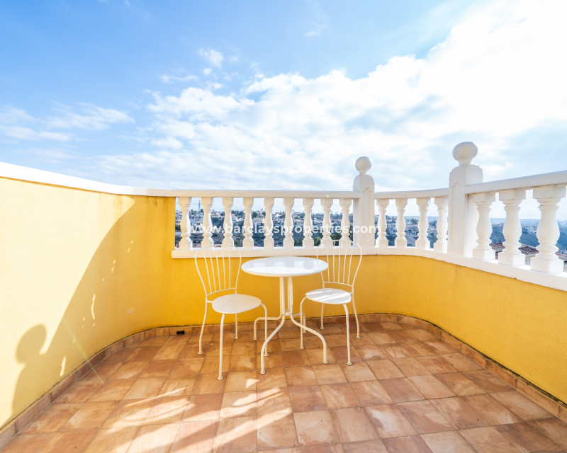 Resale - Freistendhe Villa - Urb. La Marina