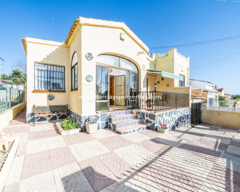 Resale - Freistendhe Villa - Urb. La Marina