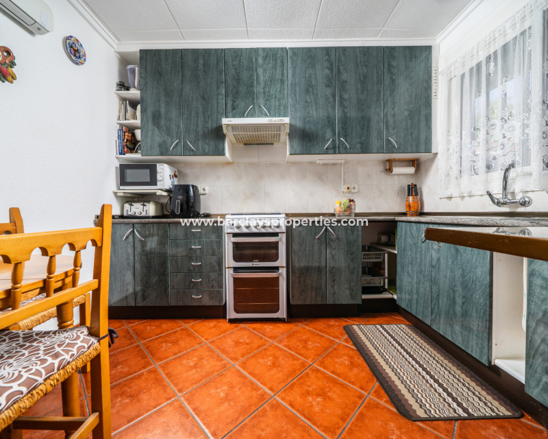 Resale - Freistendhe Villa - Urb. La Marina