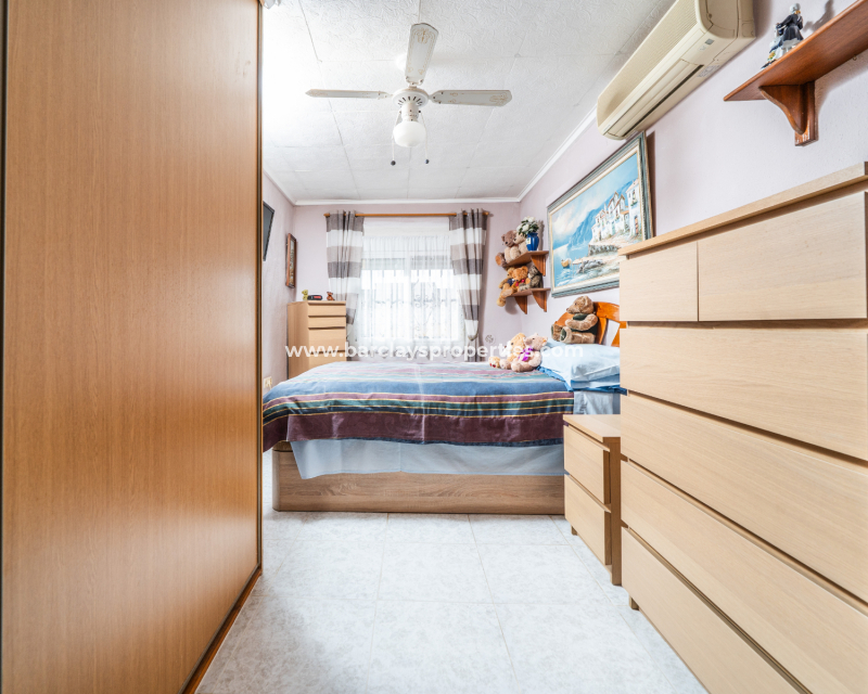 Resale - Freistendhe Villa - Urb. La Marina