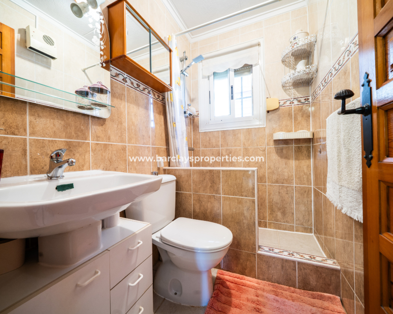 Resale - Freistendhe Villa - Urb. La Marina