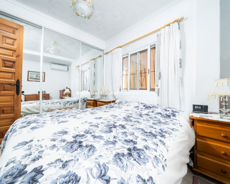 Resale - Freistendhe Villa - Urb. La Marina