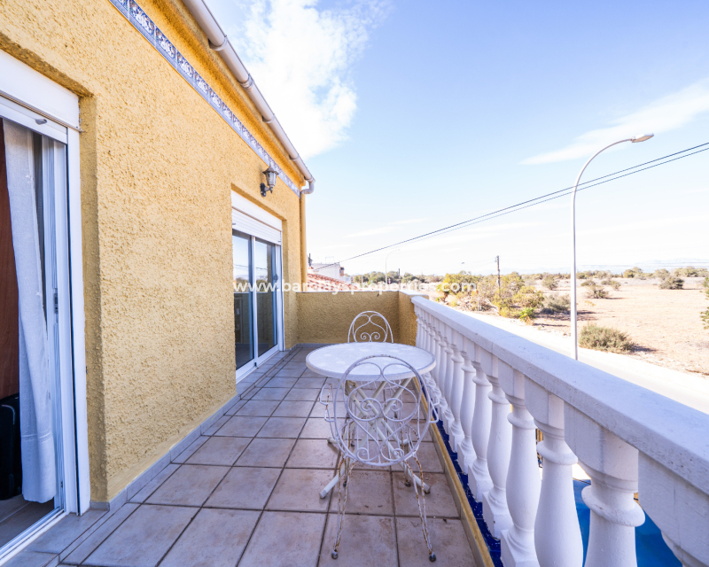 Resale - Freistendhe Villa - Urb. La Marina