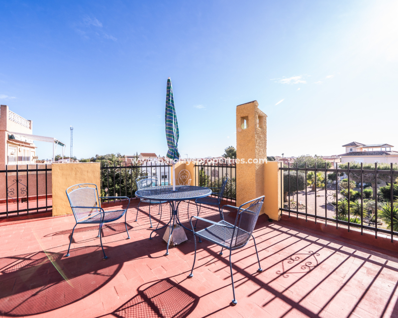 Resale - Freistendhe Villa - Urb. La Marina