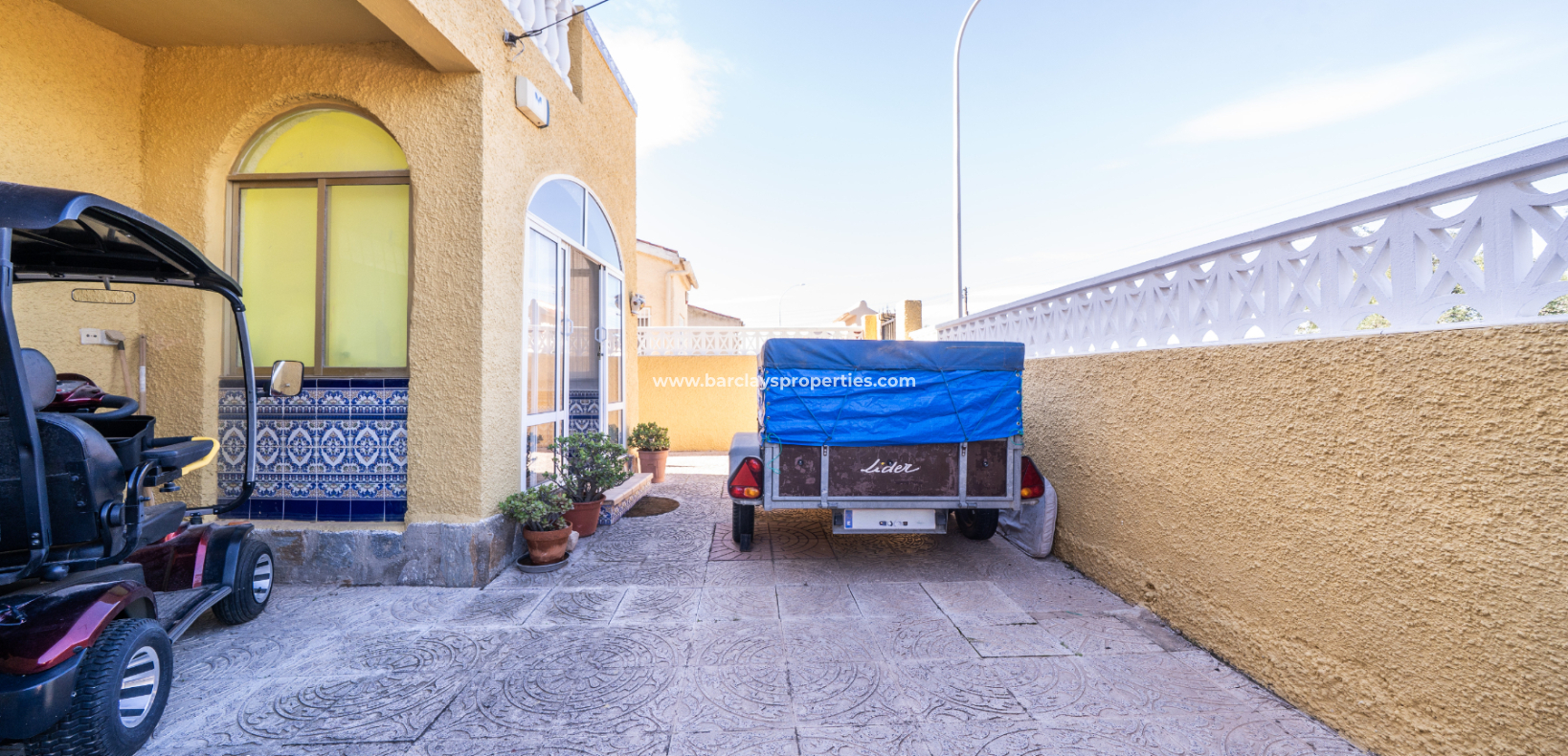 Resale - Freistendhe Villa - Urb. La Marina