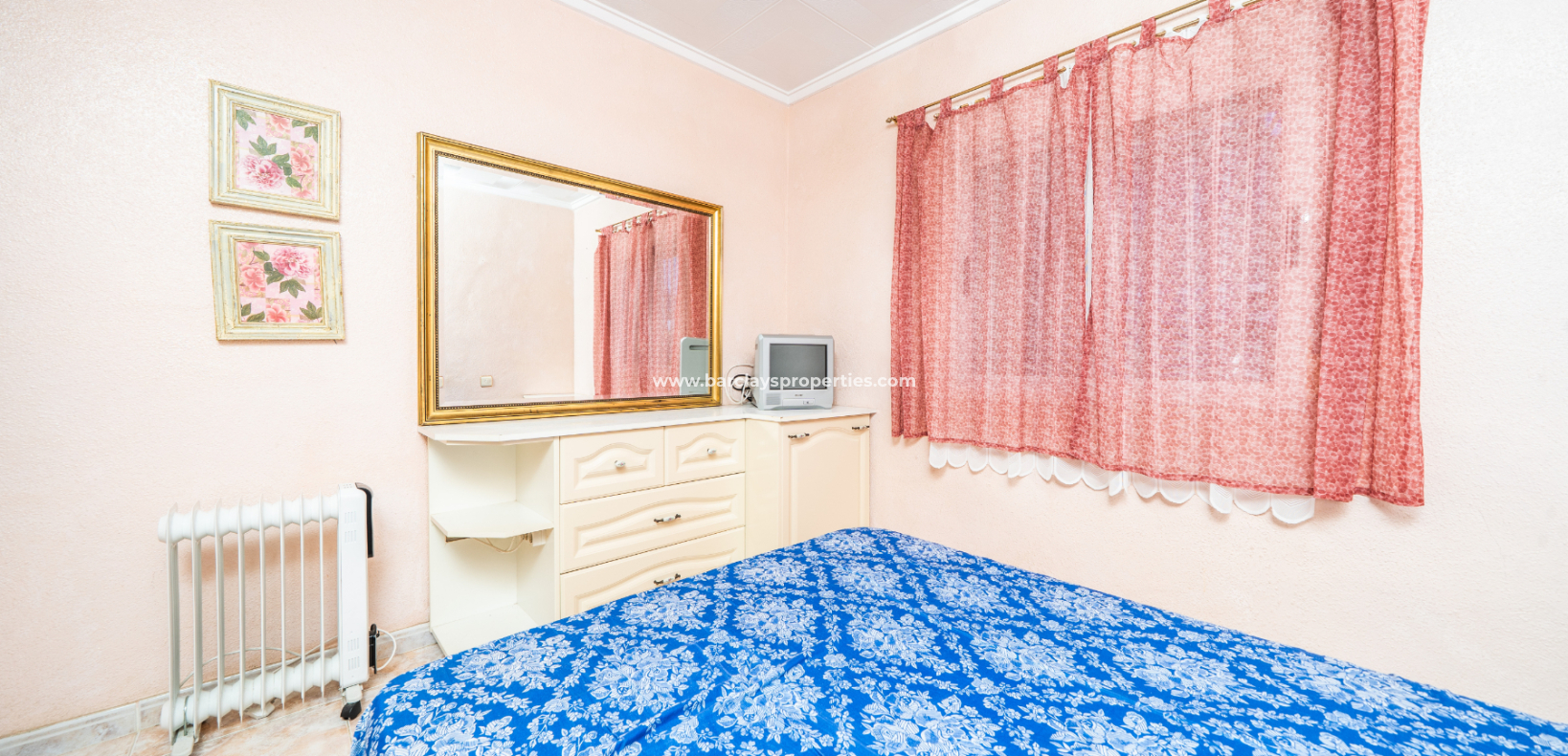 Resale - Freistendhe Villa - Urb. La Marina