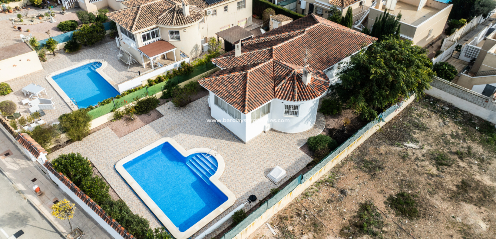 Resale - Freistendhe Villa - Urb. La Marina