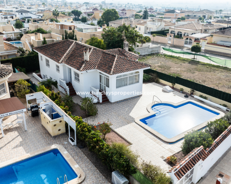 Resale - Freistendhe Villa - Urb. La Marina