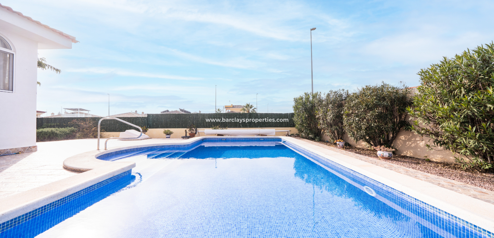 Resale - Freistendhe Villa - Urb. La Marina