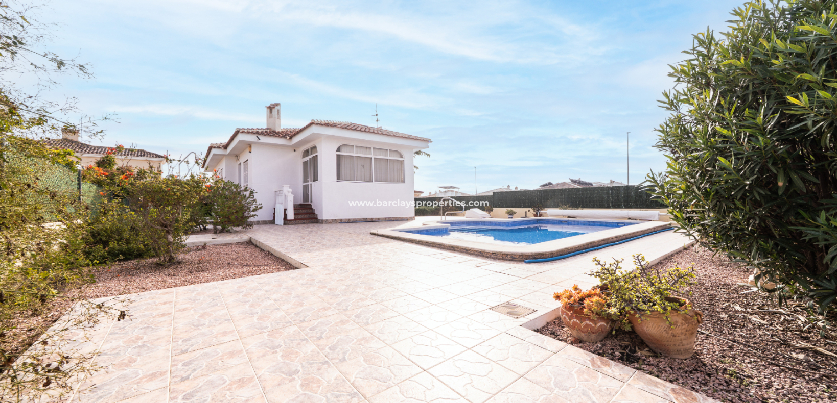 Resale - Freistendhe Villa - Urb. La Marina