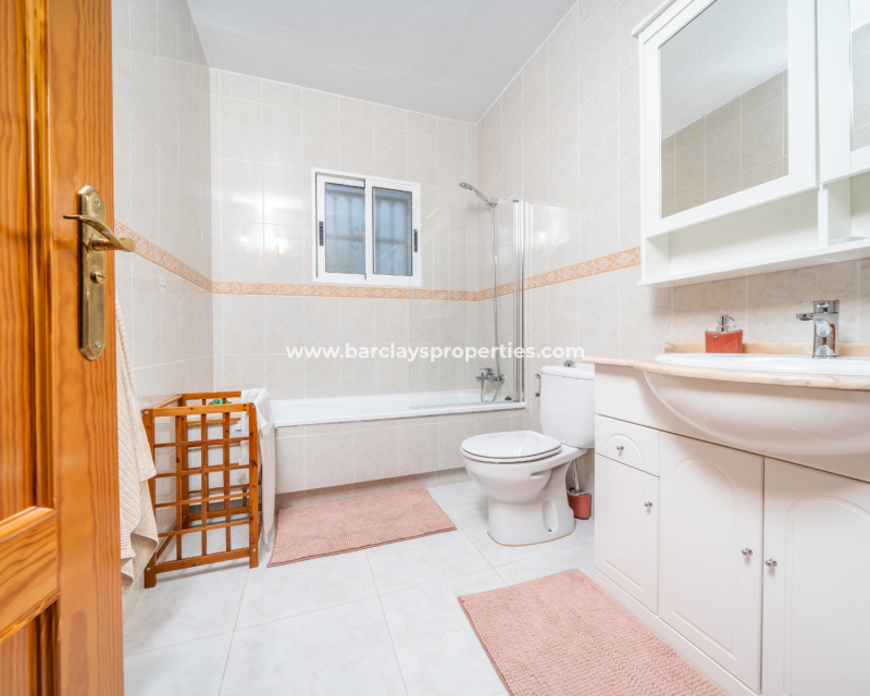 Resale - Freistendhe Villa - Urb. La Marina