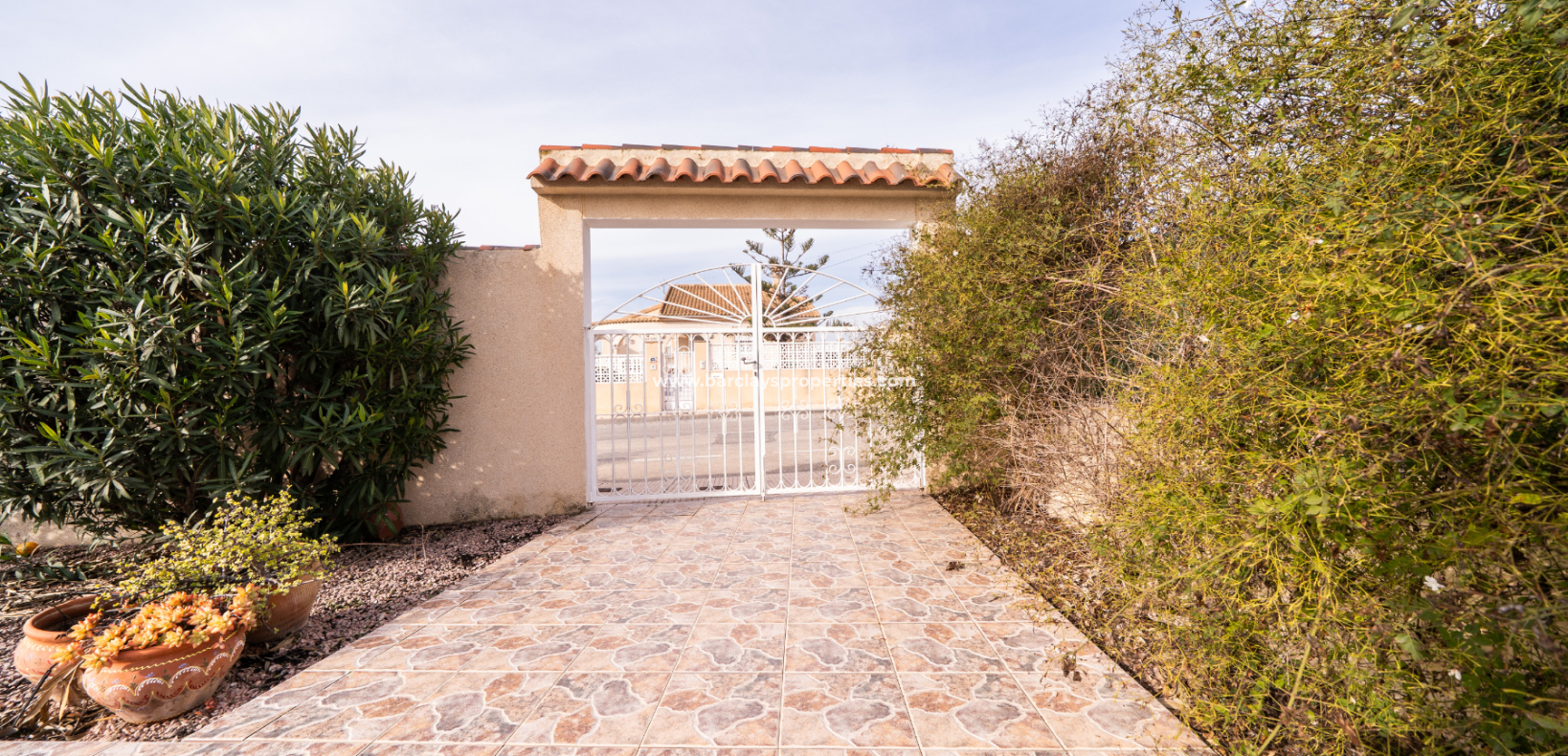 Resale - Freistendhe Villa - Urb. La Marina