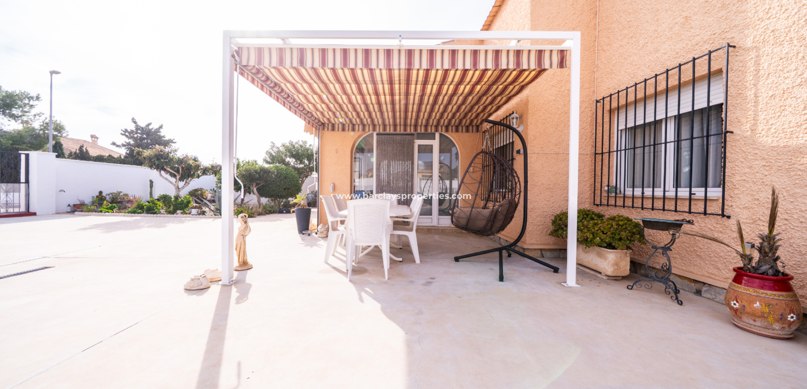 Resale - Freistendhe Villa - Urb. La Marina