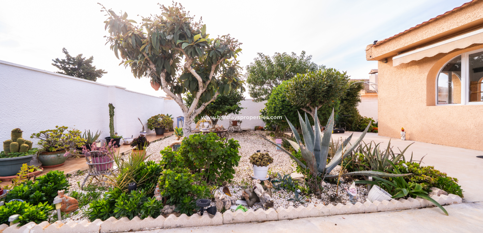 Resale - Freistendhe Villa - Urb. La Marina