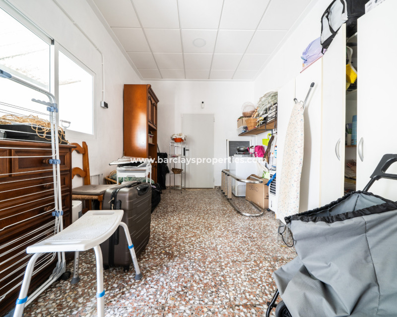 Resale - Freistendhe Villa - Urb. La Marina