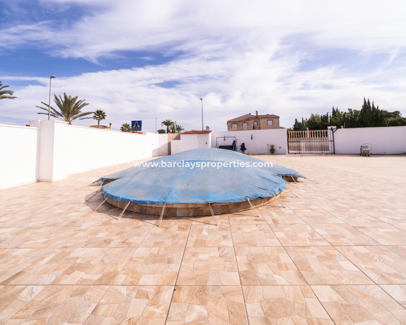 Resale - Freistendhe Villa - Urb. La Marina