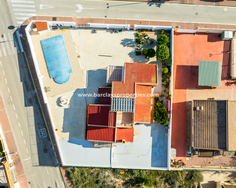 Resale - Freistendhe Villa - Urb. La Marina