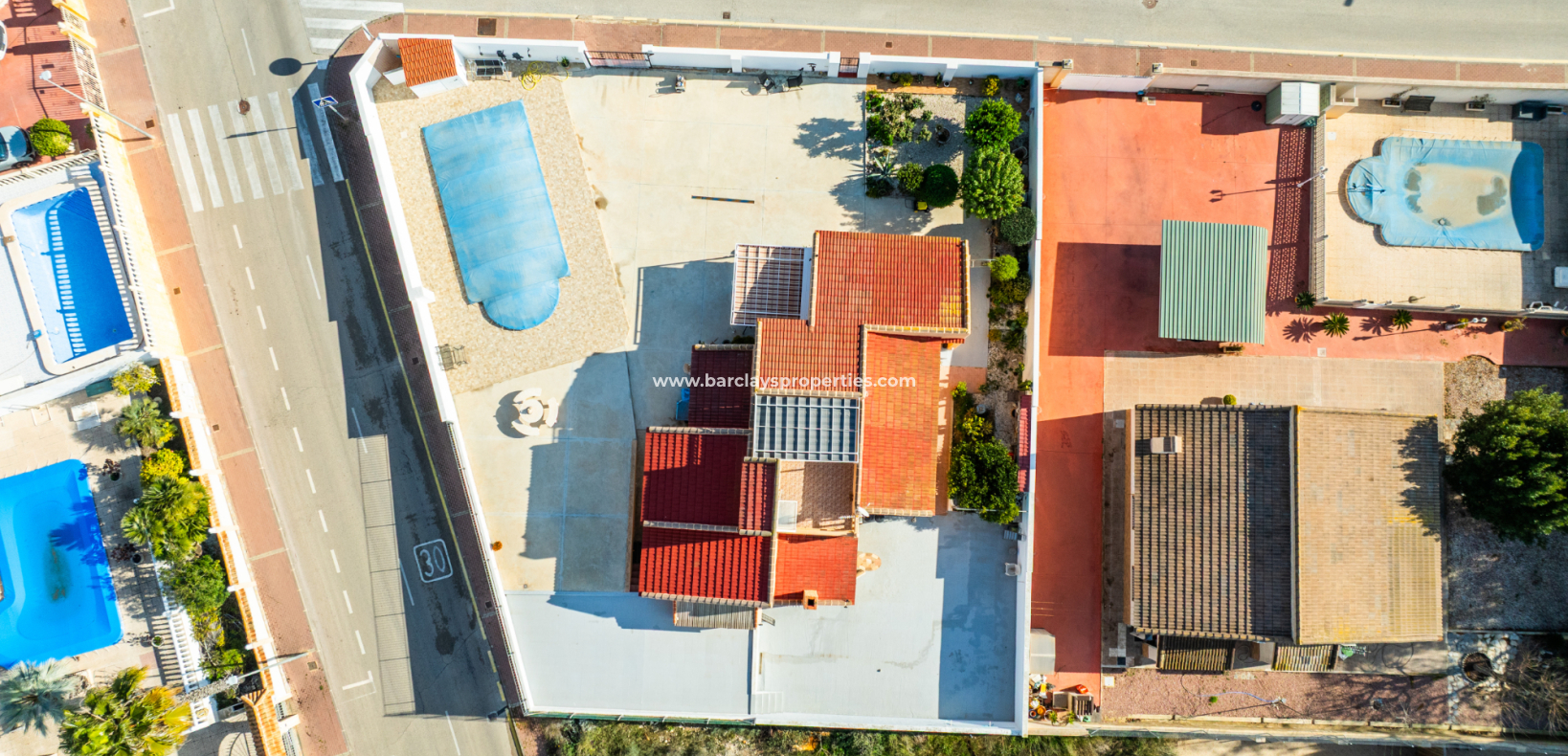 Resale - Freistendhe Villa - Urb. La Marina