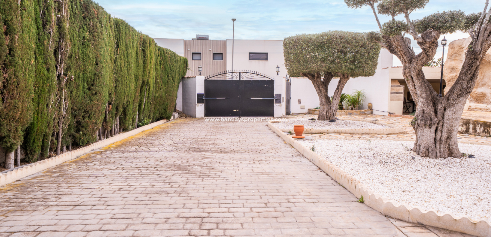 Resale - Freistendhe Villa - Urb. La Marina