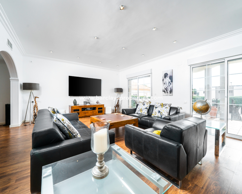 Resale - Freistendhe Villa - Urb. La Marina