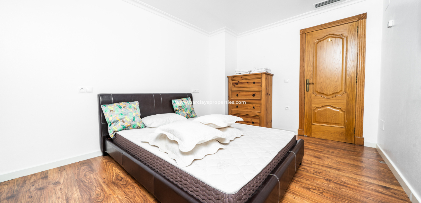 Resale - Freistendhe Villa - Urb. La Marina