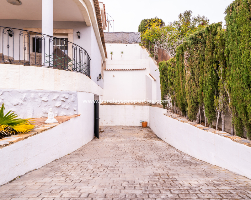 Resale - Freistendhe Villa - Urb. La Marina