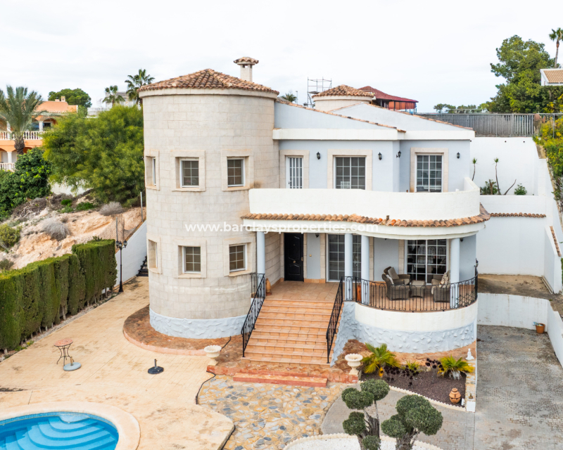 Resale - Freistendhe Villa - Urb. La Marina