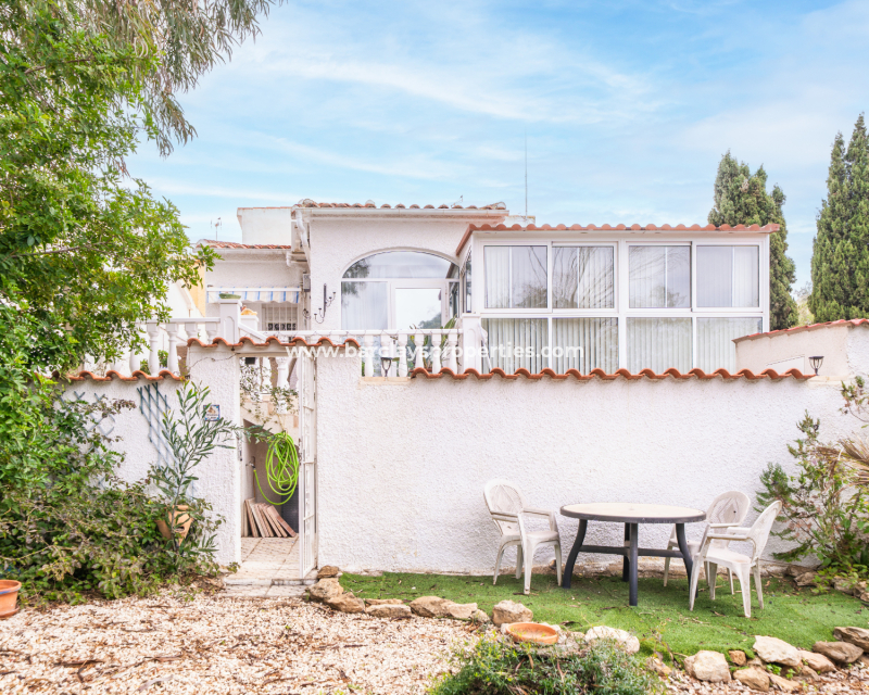 Resale - Freistendhe Villa - Urb. La Marina