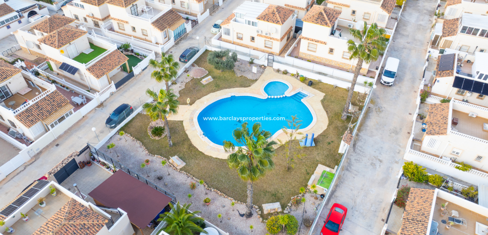 Resale - Freistendhe Villa - Urb. La Marina
