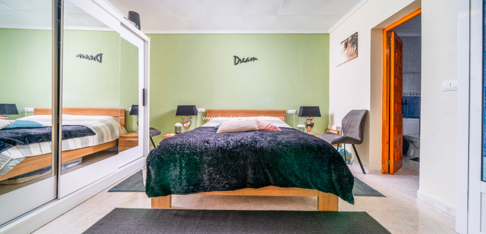 Resale - Freistendhe Villa - Urb. La Marina