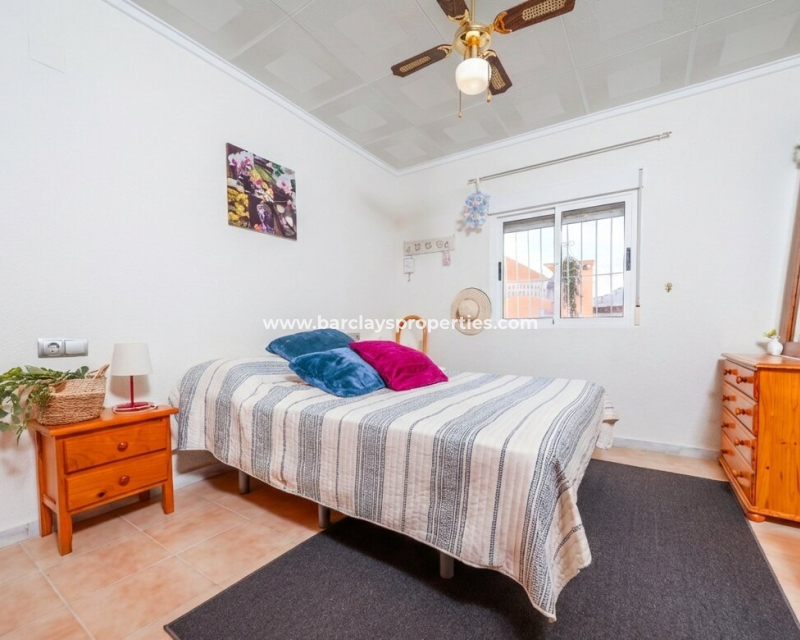 Resale - Freistendhe Villa - Urb. La Marina