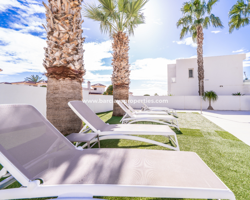 Resale - Freistendhe Villa - Urb. La Marina