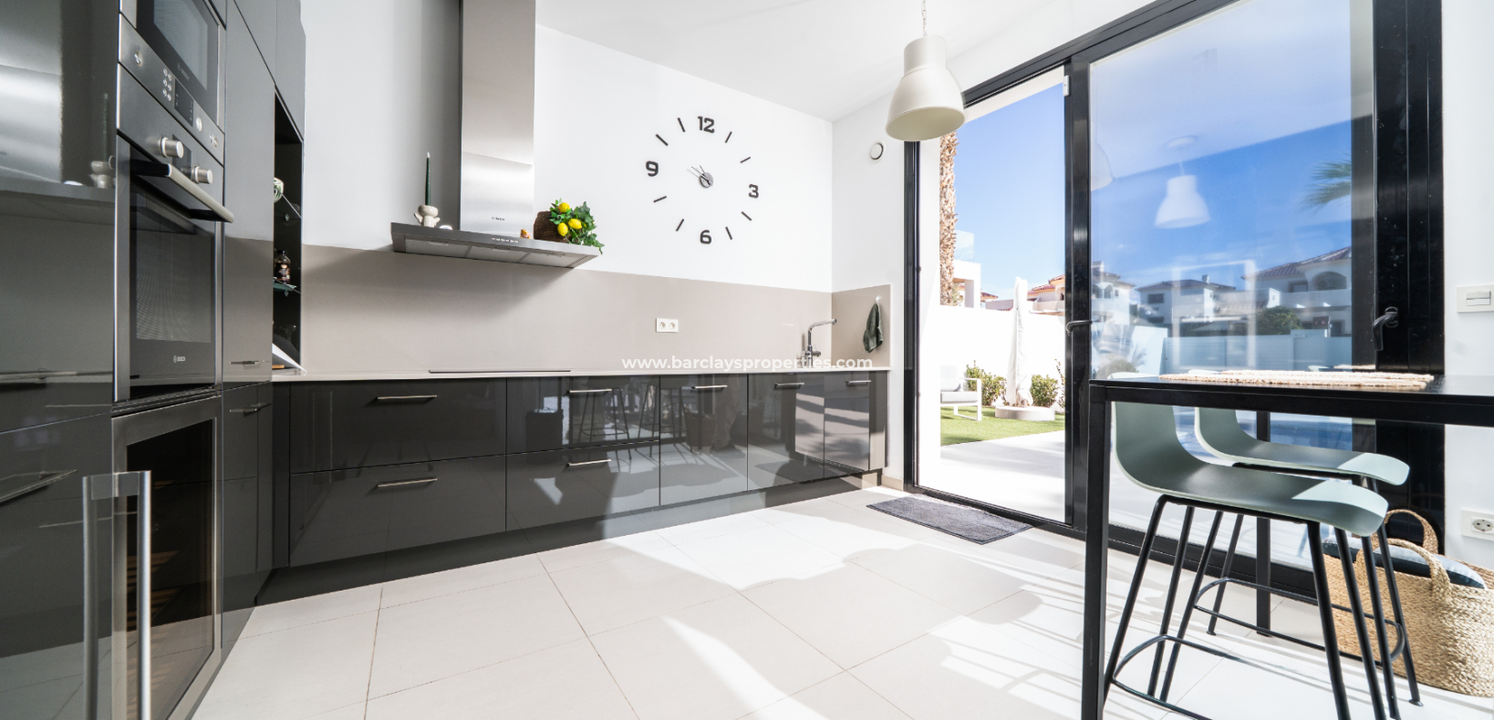 Resale - Freistendhe Villa - Urb. La Marina