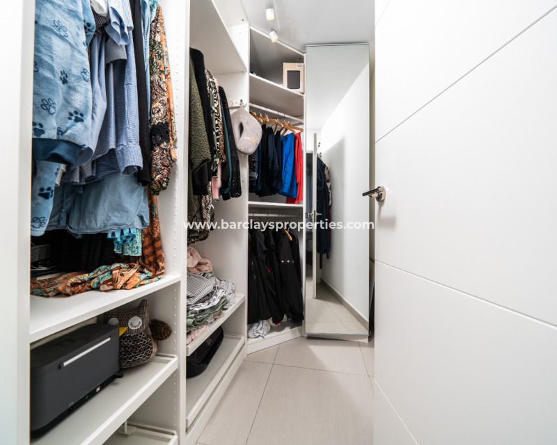 Resale - Freistendhe Villa - Urb. La Marina